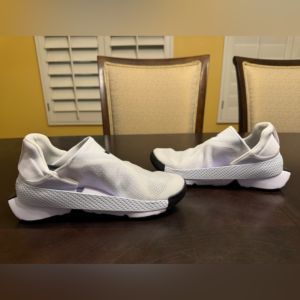 New Nike GO Flyease White Sneakers Shoes Size US 8.5 W / 7 M - Picture 12 of 13